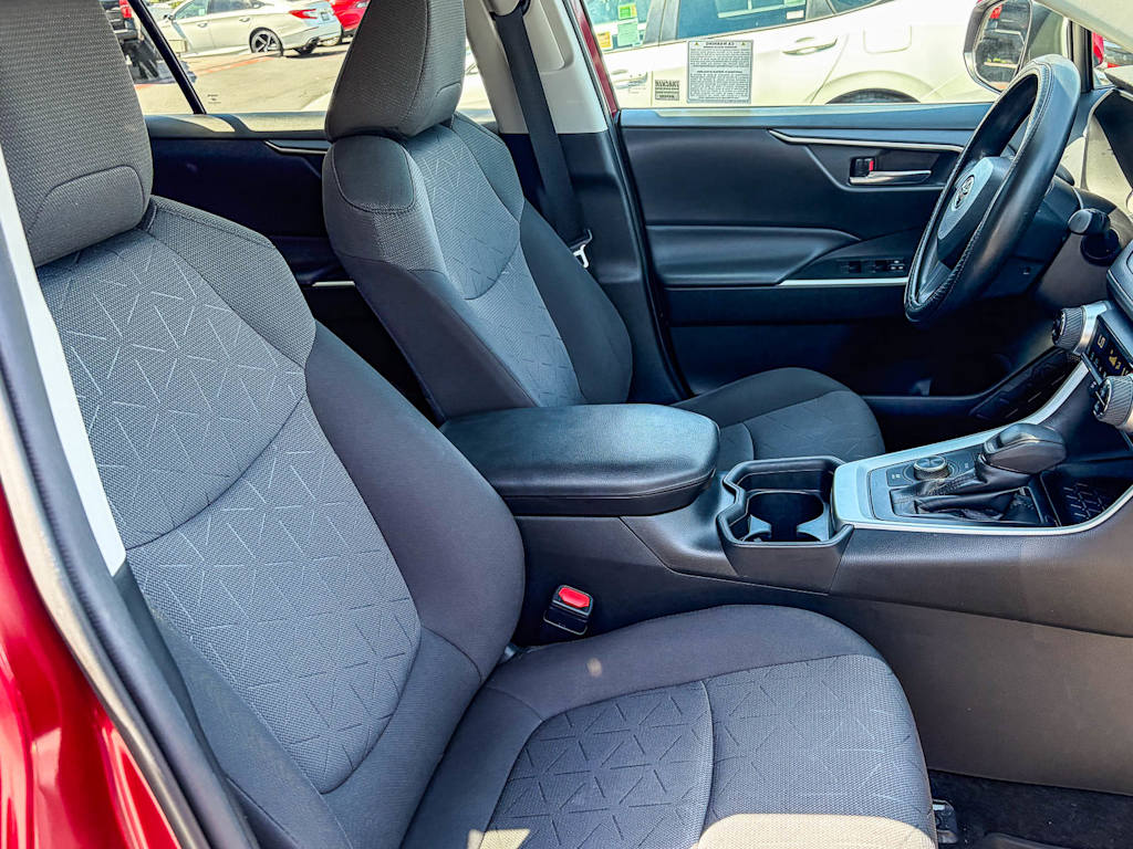 Thumbnail: 2020 Toyota RAV4 - 9