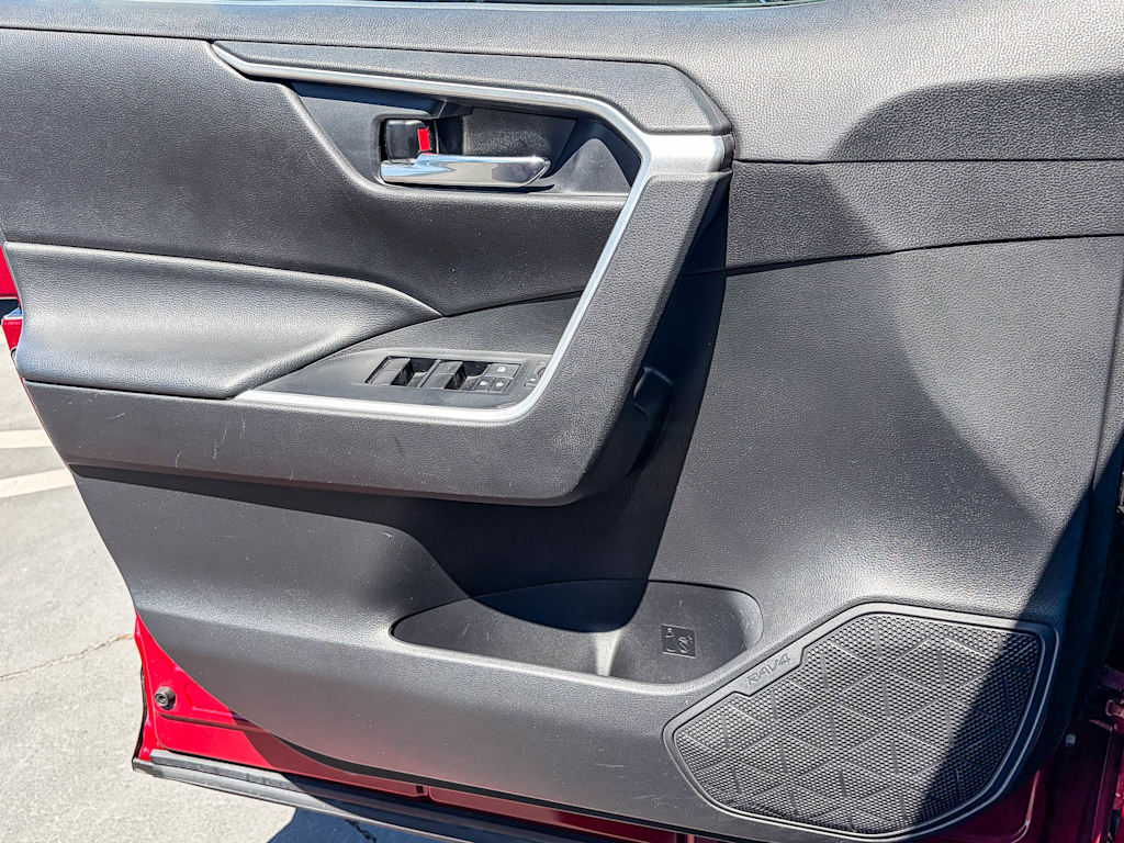 Thumbnail: 2020 Toyota RAV4 - 23