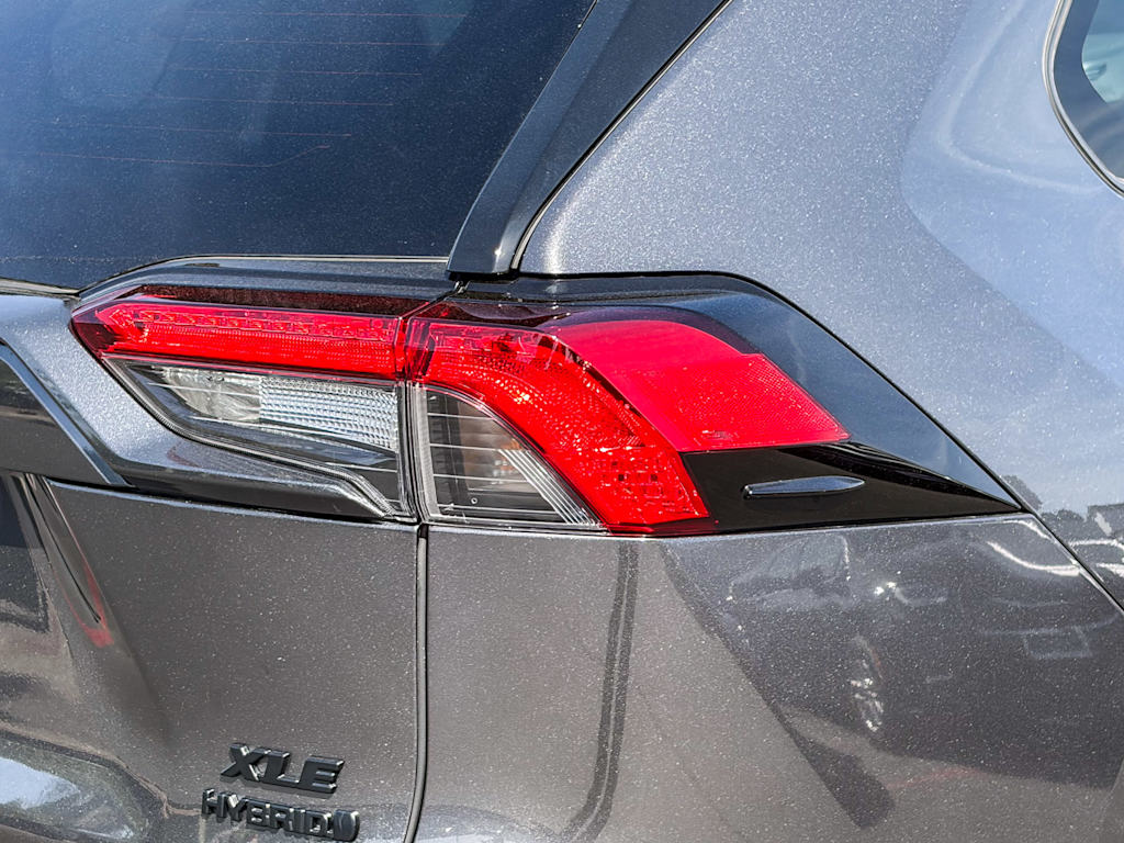 Thumbnail: 2021 Toyota RAV4 - 20