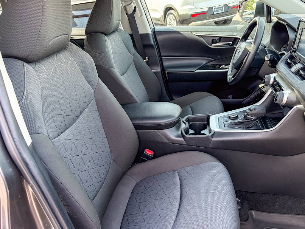 Thumbnail: 2021 Toyota RAV4 - 9