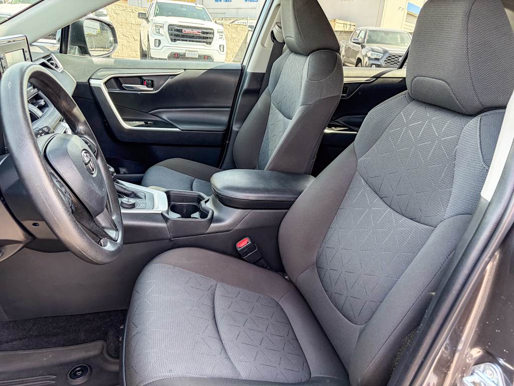 Thumbnail: 2021 Toyota RAV4 - 10