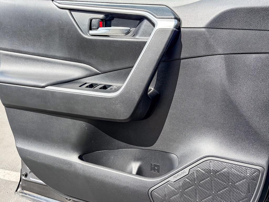 Thumbnail: 2021 Toyota RAV4 - 23