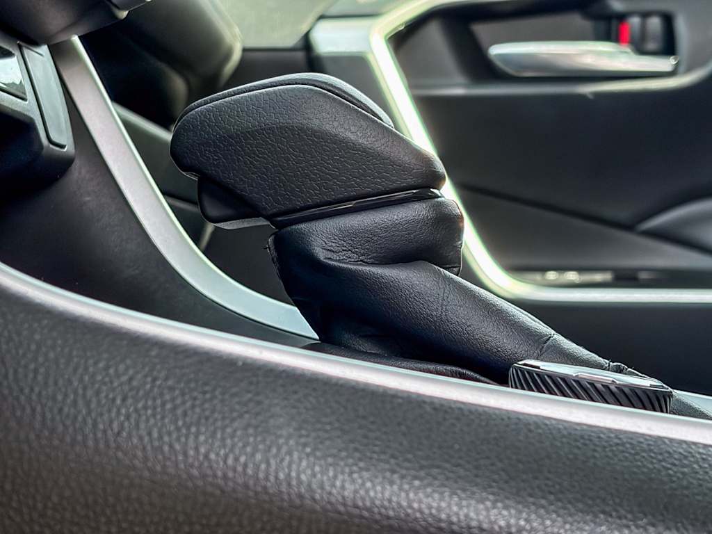 Thumbnail: 2021 Toyota RAV4 - 25