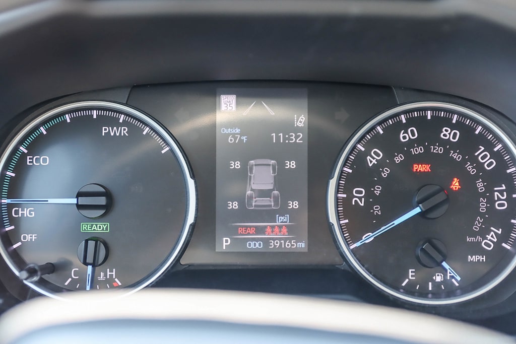 2022 Toyota RAV4 XLE 13
