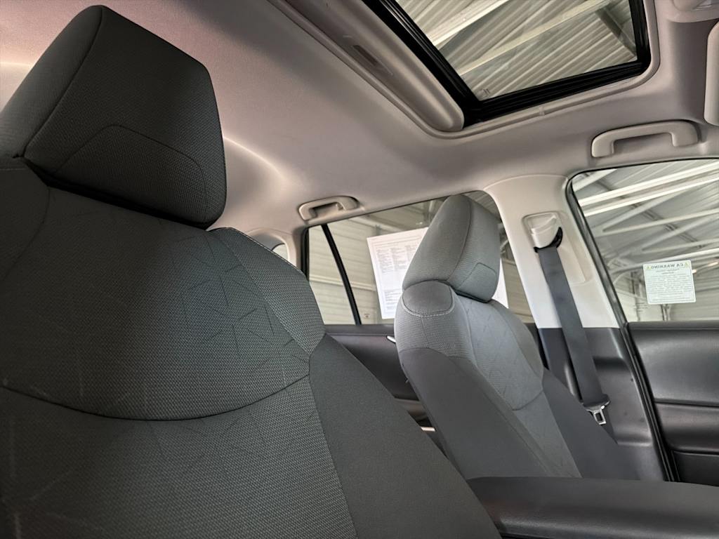 Thumbnail: 2021 Toyota RAV4 - 10