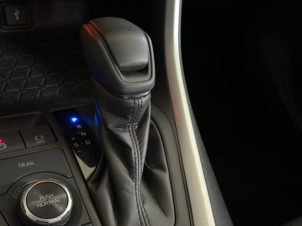 Thumbnail: 2021 Toyota RAV4 - 15