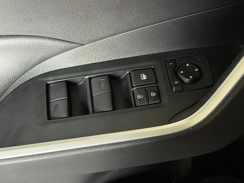Thumbnail: 2021 Toyota RAV4 - 23