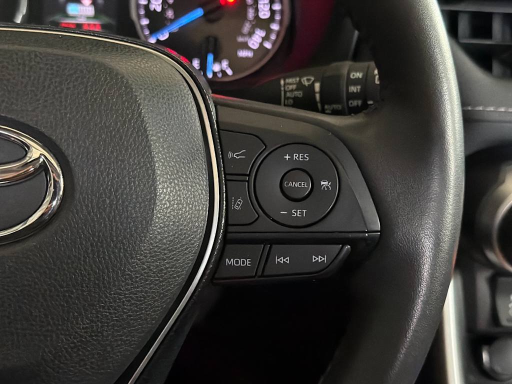 Thumbnail: 2021 Toyota RAV4 - 31