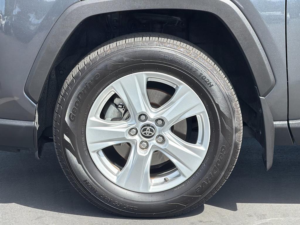 Thumbnail: 2021 Toyota RAV4 - 8