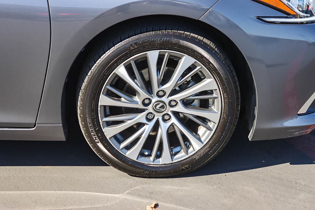 Thumbnail: 2019 Lexus ES - 6