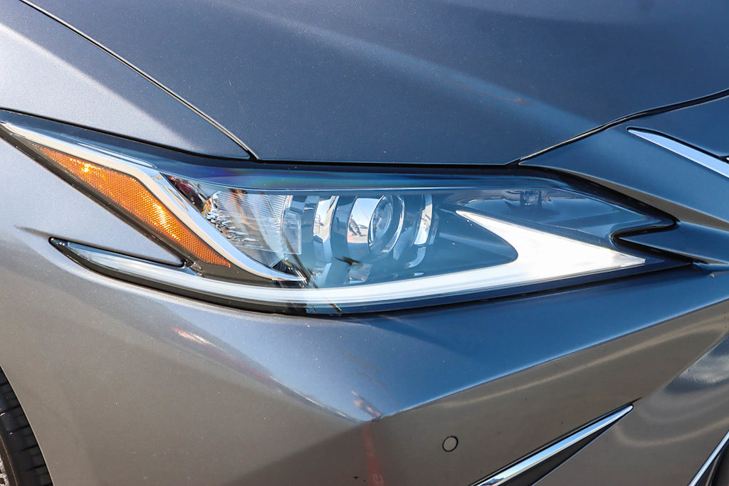 Thumbnail: 2019 Lexus ES - 20