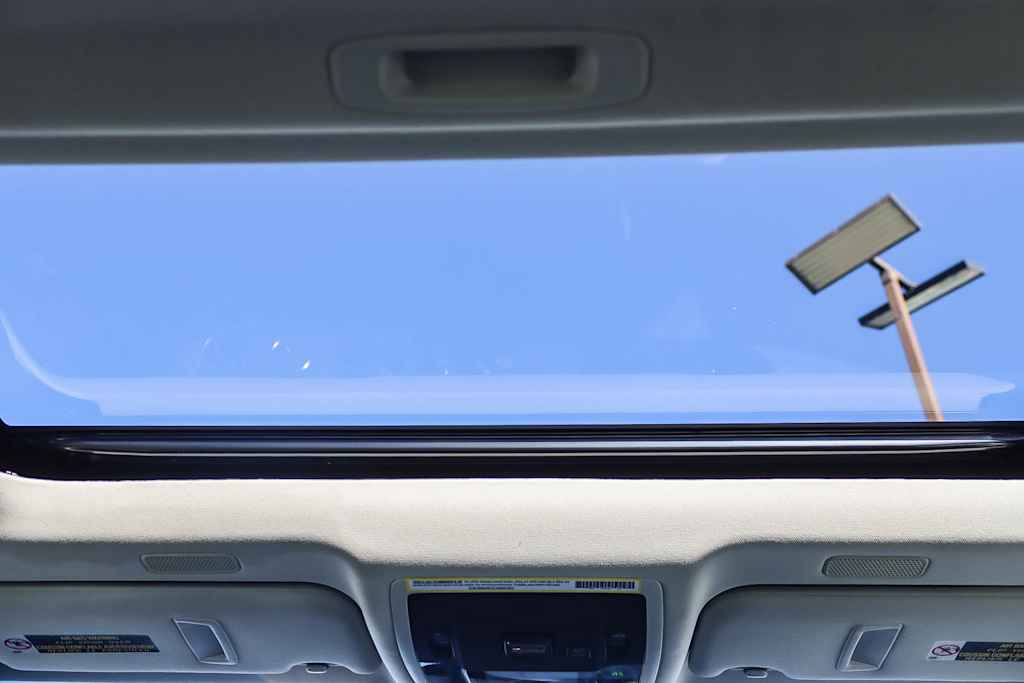 Thumbnail: 2019 Lexus ES - 24