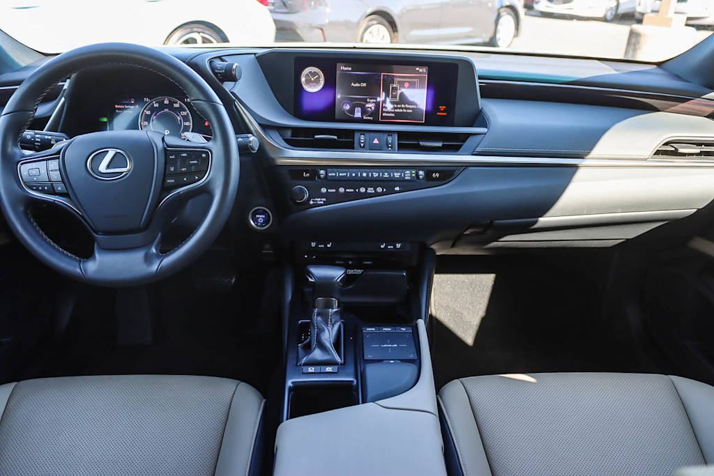 Thumbnail: 2019 Lexus ES - 2