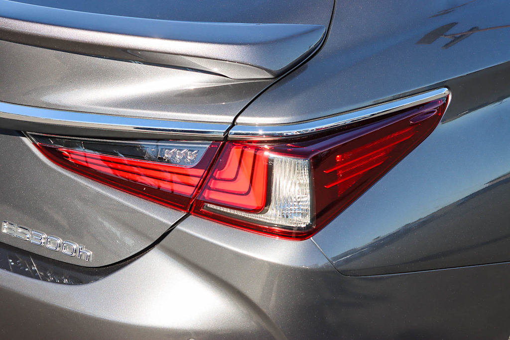 Thumbnail: 2019 Lexus ES - 21