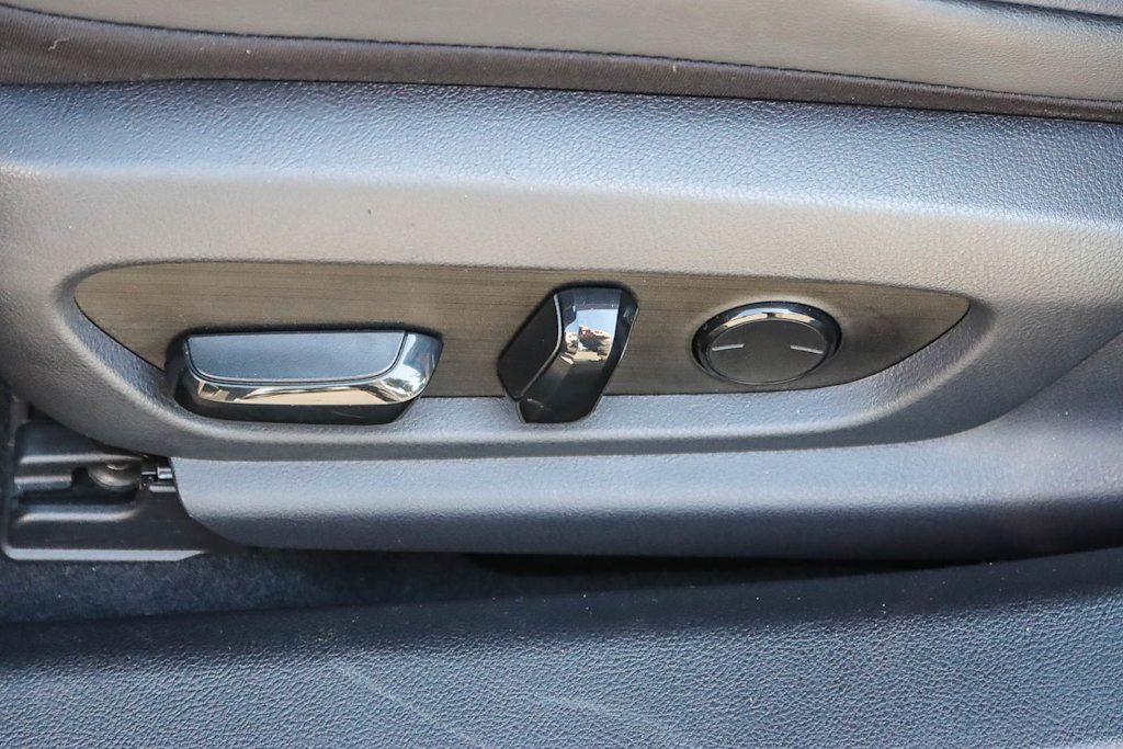 Thumbnail: 2019 Lexus ES - 26