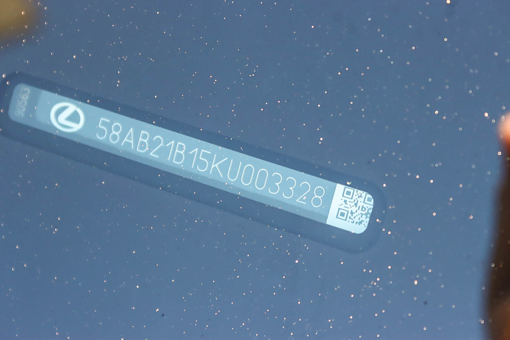 Thumbnail: 2019 Lexus ES - 17