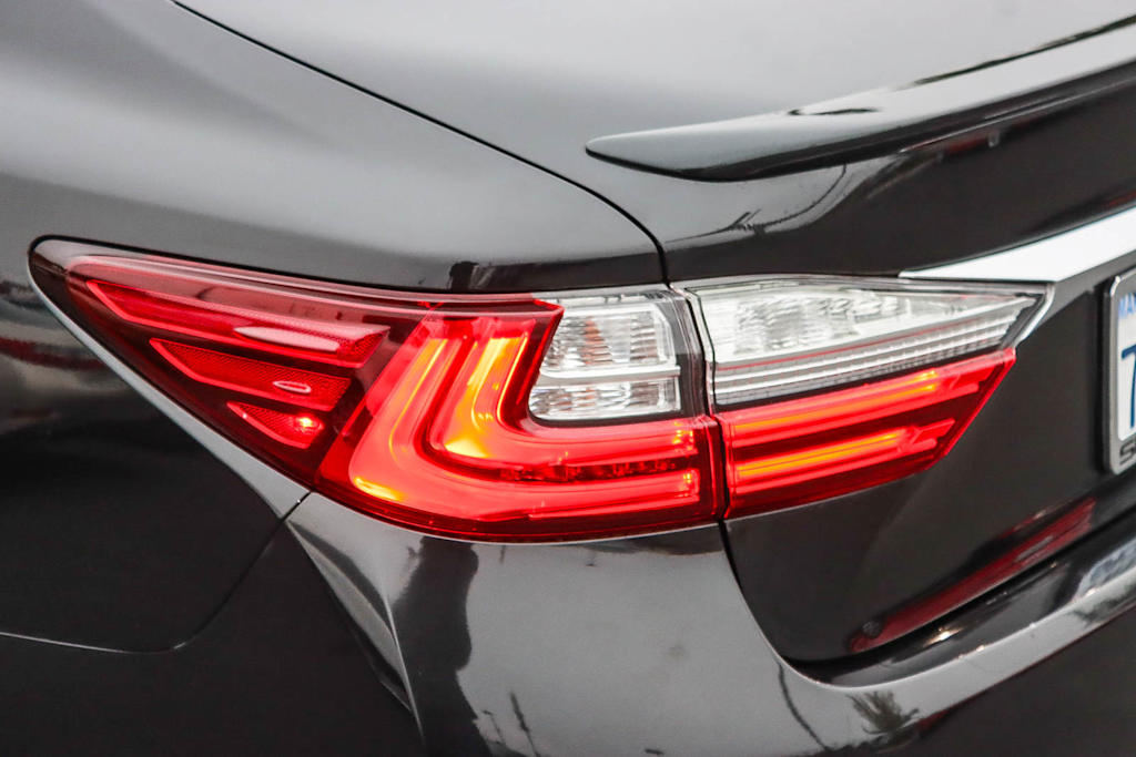 Thumbnail: 2017 Lexus ES - 21