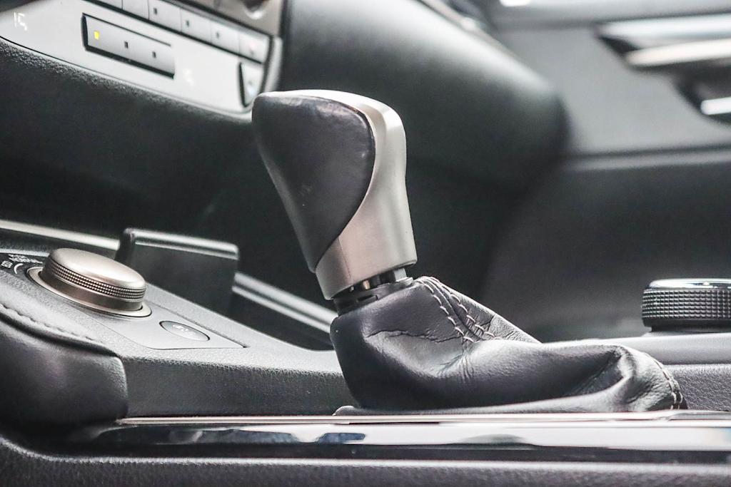 Thumbnail: 2017 Lexus ES - 6