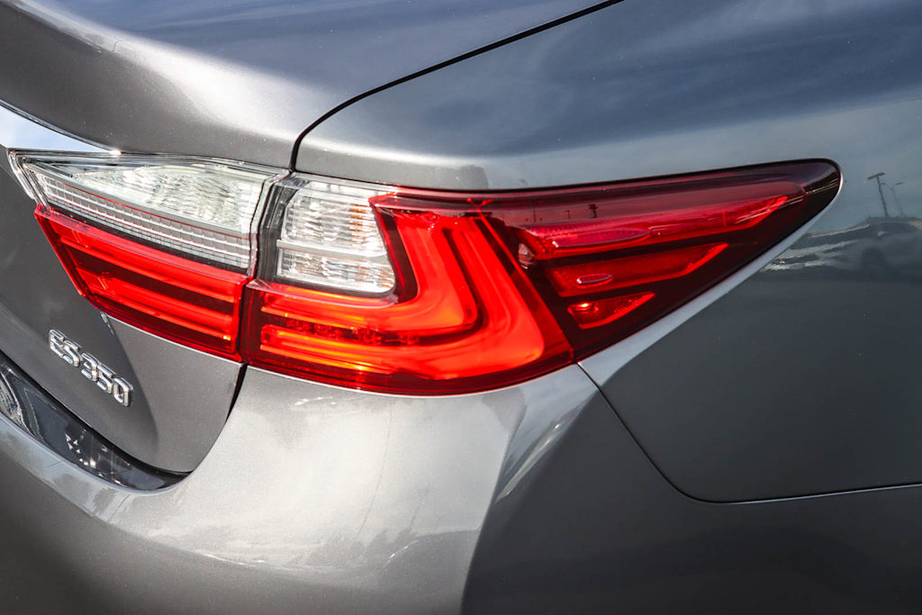 Thumbnail: 2018 Lexus ES - 20