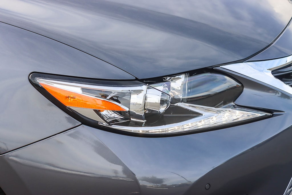 Thumbnail: 2018 Lexus ES - 19