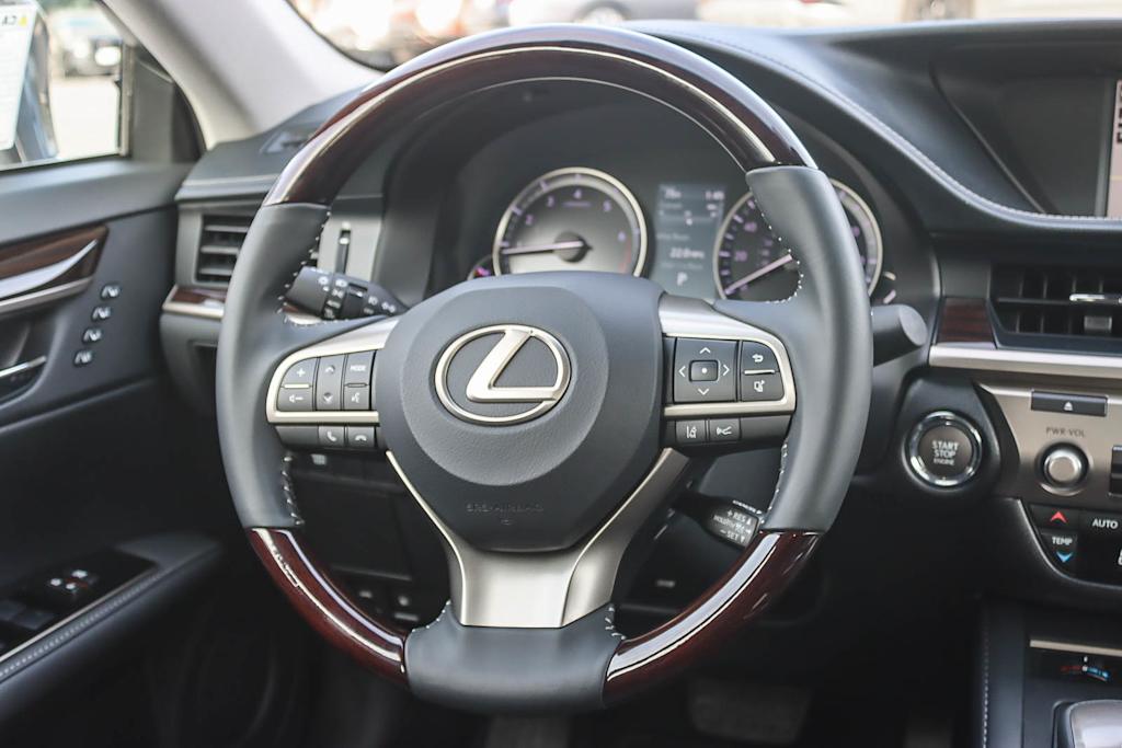 Thumbnail: 2018 Lexus ES - 8