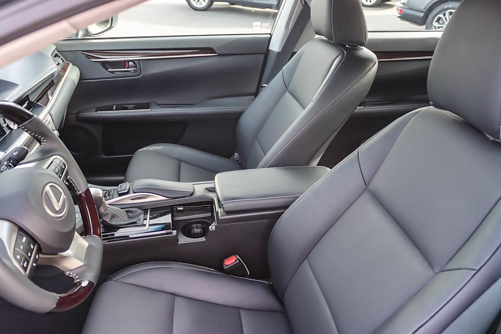 Thumbnail: 2018 Lexus ES - 10