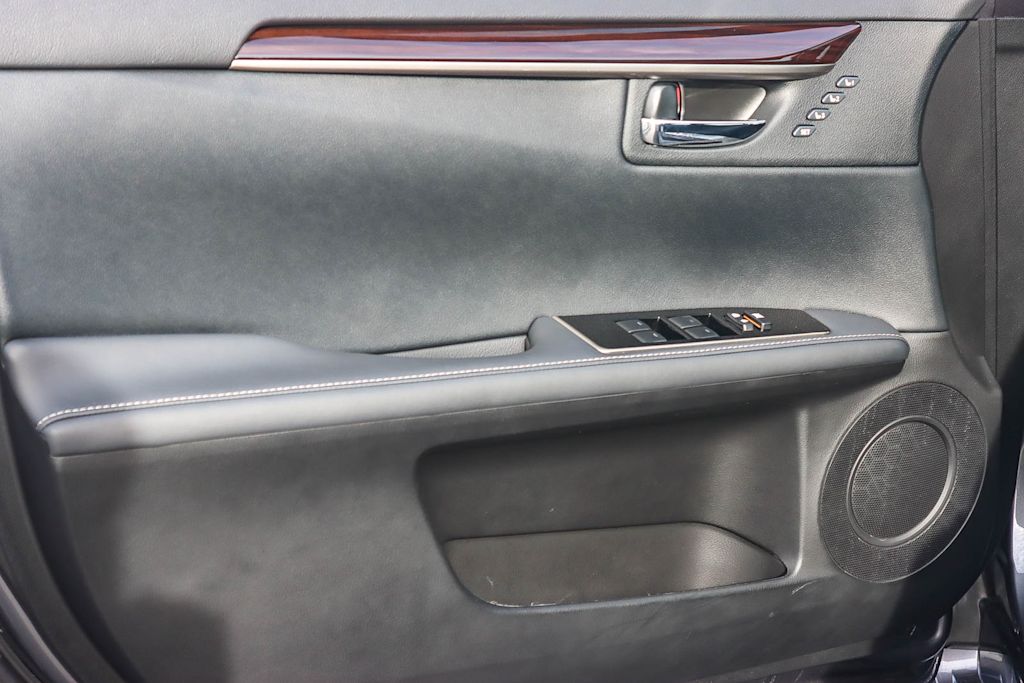 Thumbnail: 2018 Lexus ES - 24