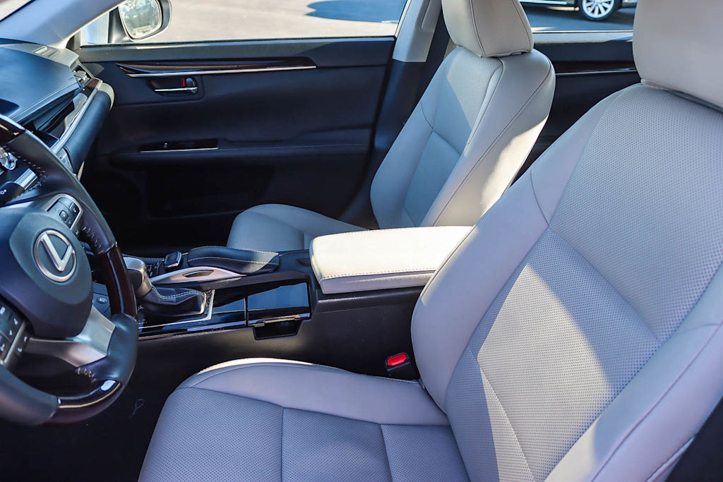 Thumbnail: 2018 Lexus ES - 9