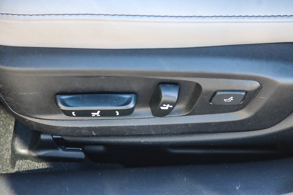 Thumbnail: 2018 Lexus ES - 24