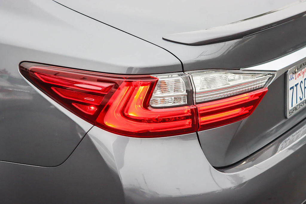 Thumbnail: 2016 Lexus ES - 20