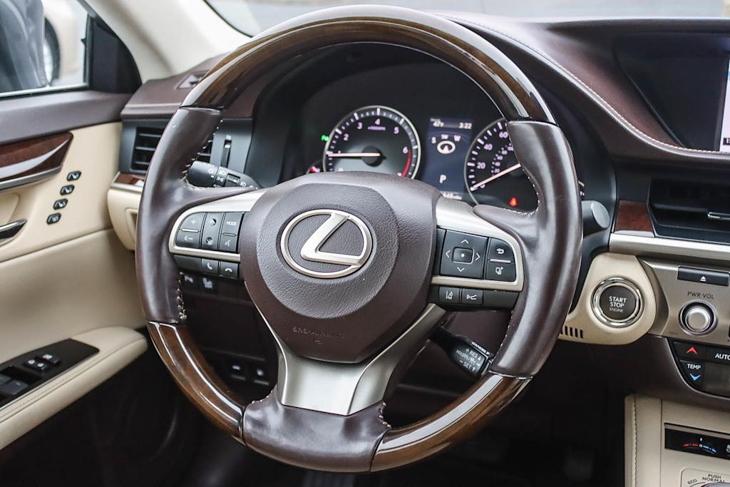Thumbnail: 2016 Lexus ES - 8