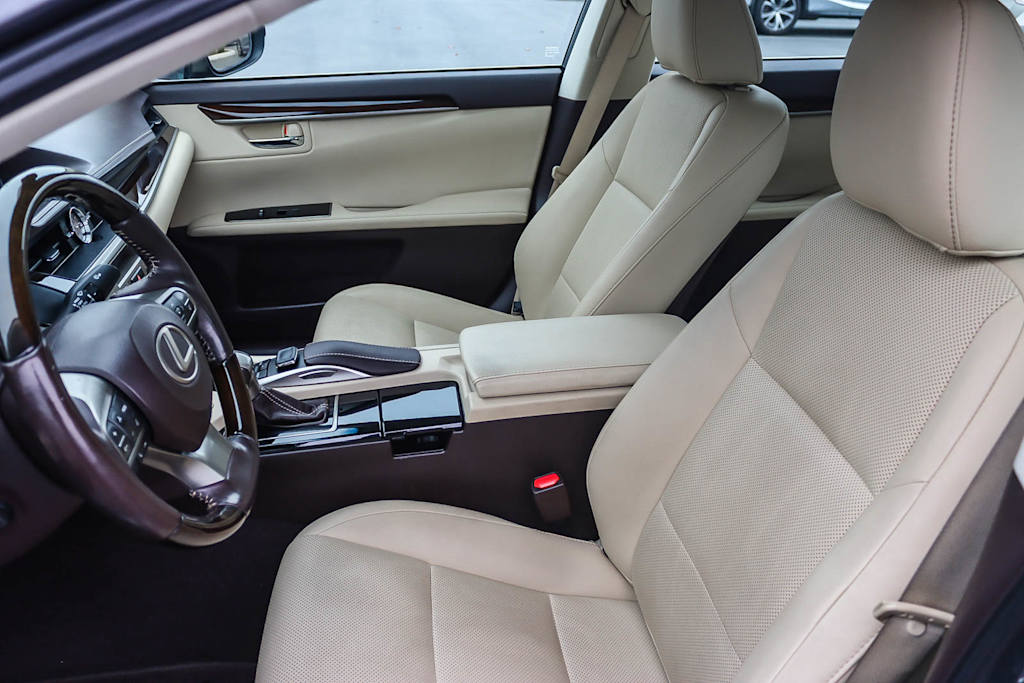 Thumbnail: 2016 Lexus ES - 10