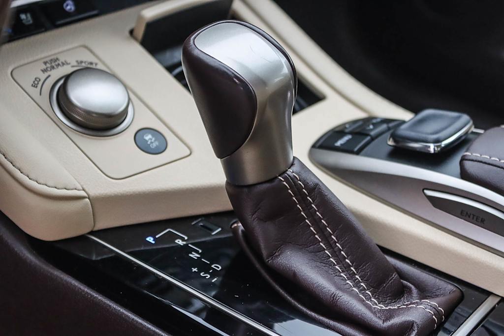 Thumbnail: 2016 Lexus ES - 13