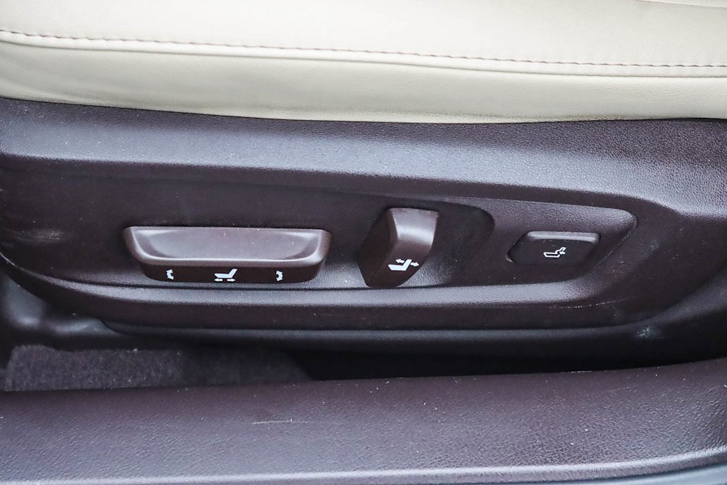 Thumbnail: 2016 Lexus ES - 25