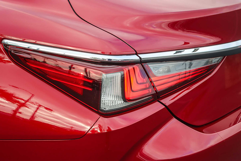 Thumbnail: 2019 Lexus ES - 20