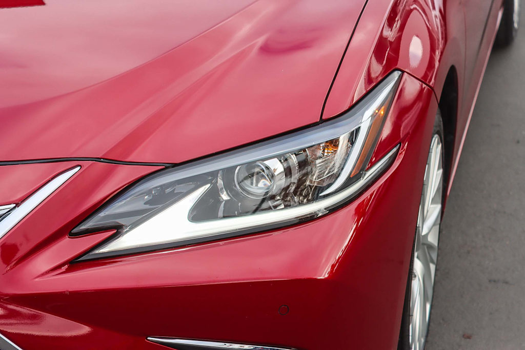 Thumbnail: 2019 Lexus ES - 19