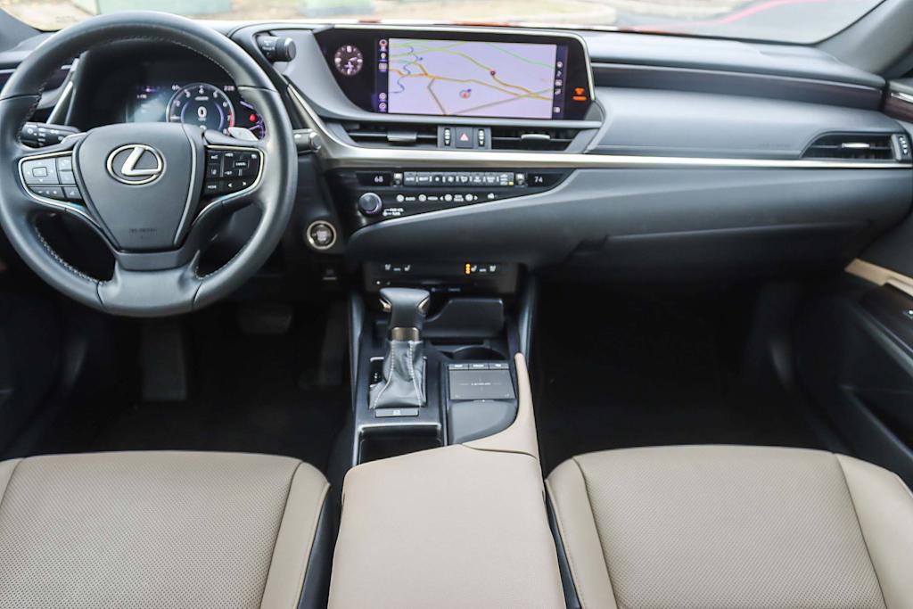 Thumbnail: 2019 Lexus ES - 2