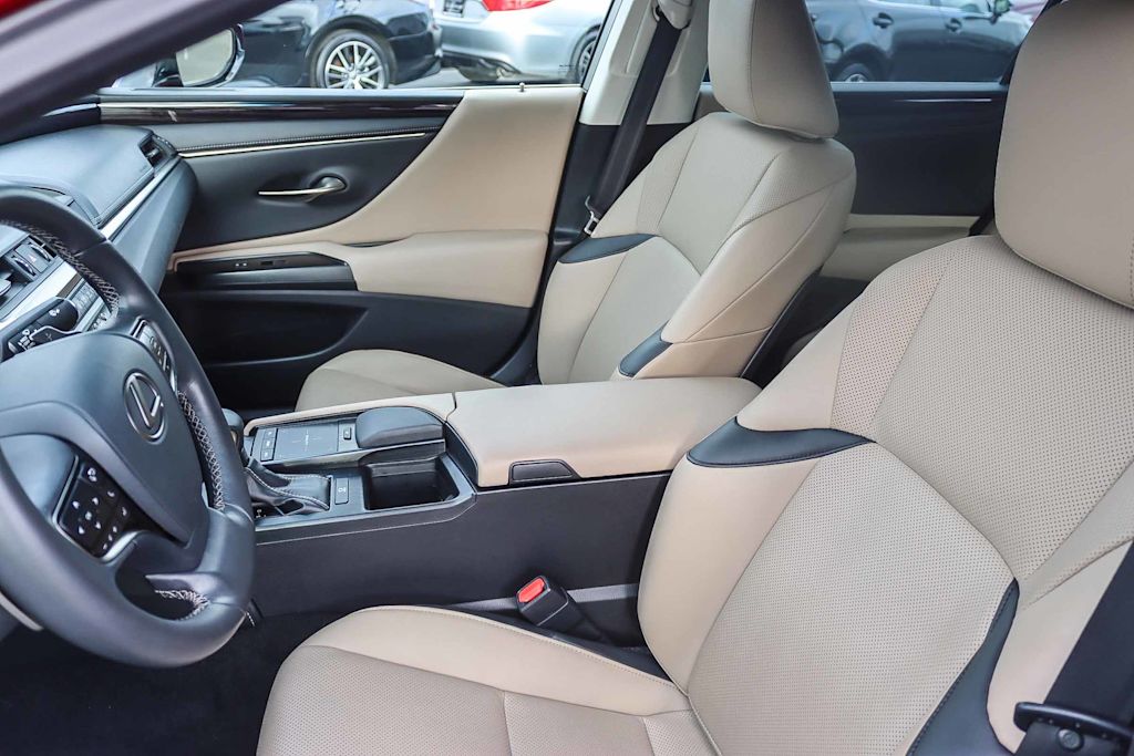 Thumbnail: 2019 Lexus ES - 10