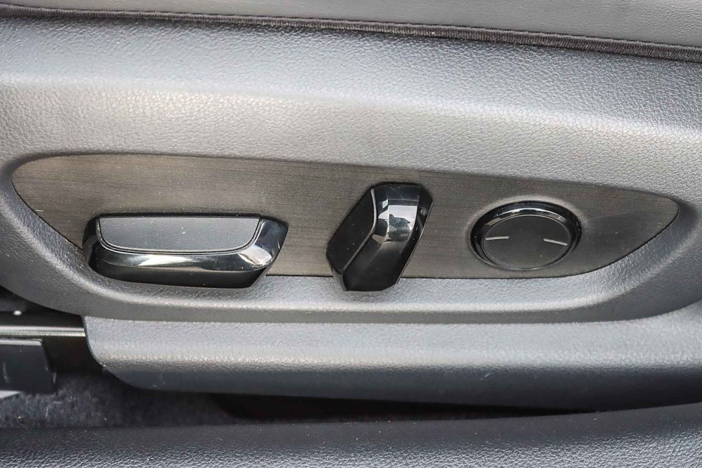 Thumbnail: 2019 Lexus ES - 24