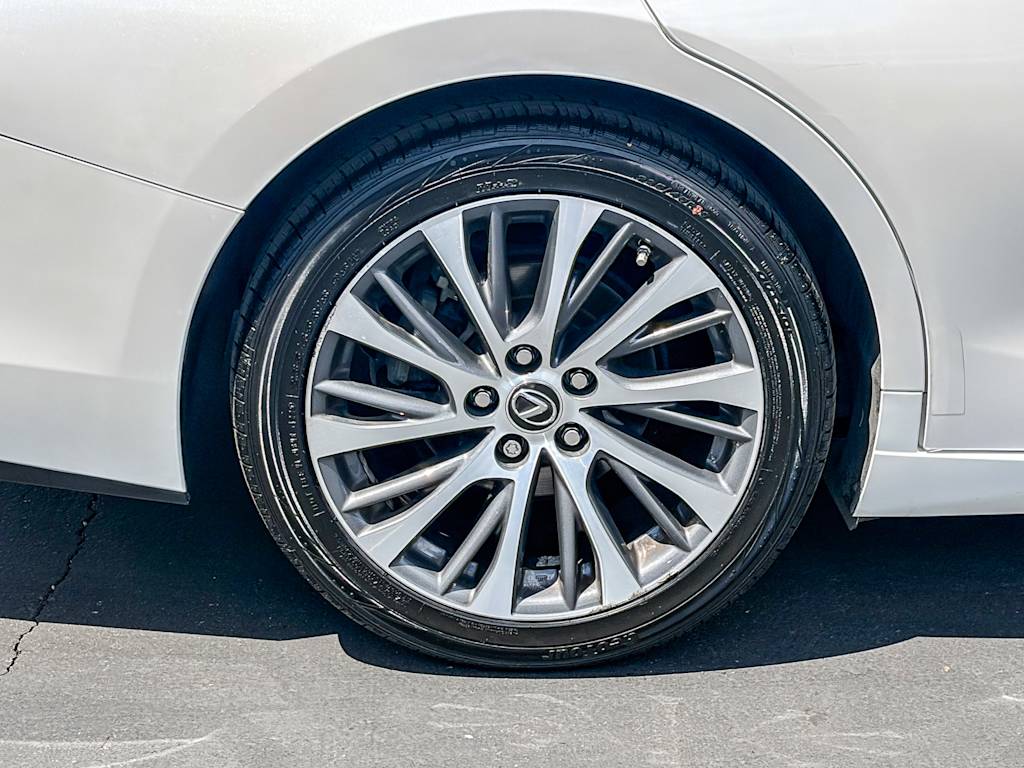 Thumbnail: 2019 Lexus ES - 20