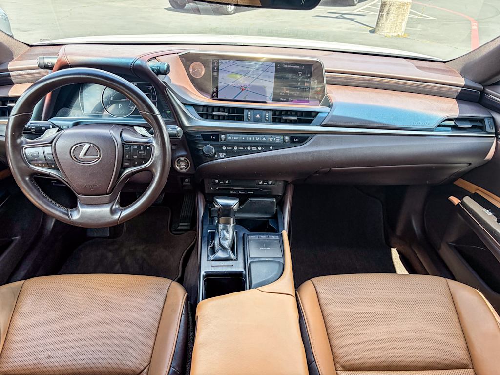 Thumbnail: 2019 Lexus ES - 2