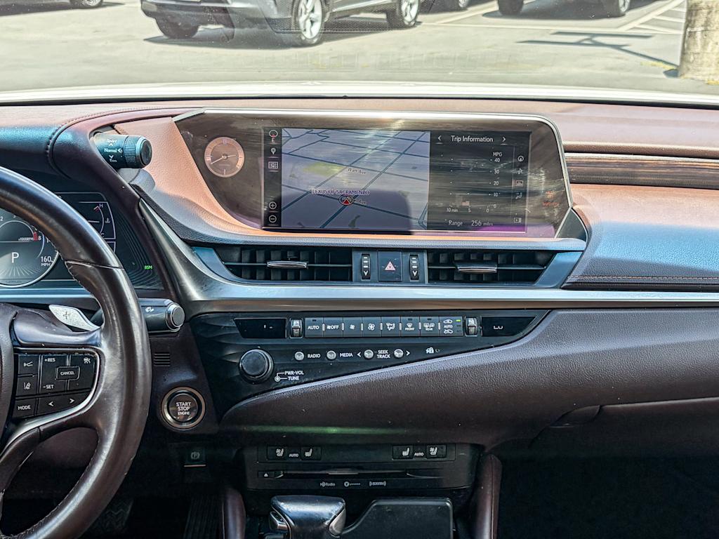 Thumbnail: 2019 Lexus ES - 13