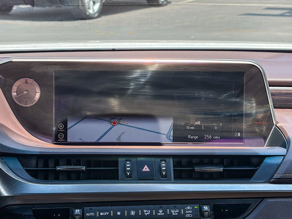 Thumbnail: 2019 Lexus ES - 21