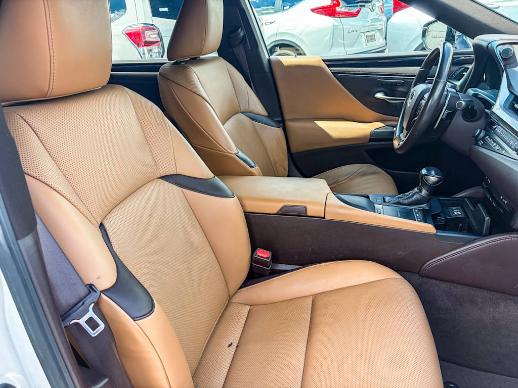 Thumbnail: 2019 Lexus ES - 10