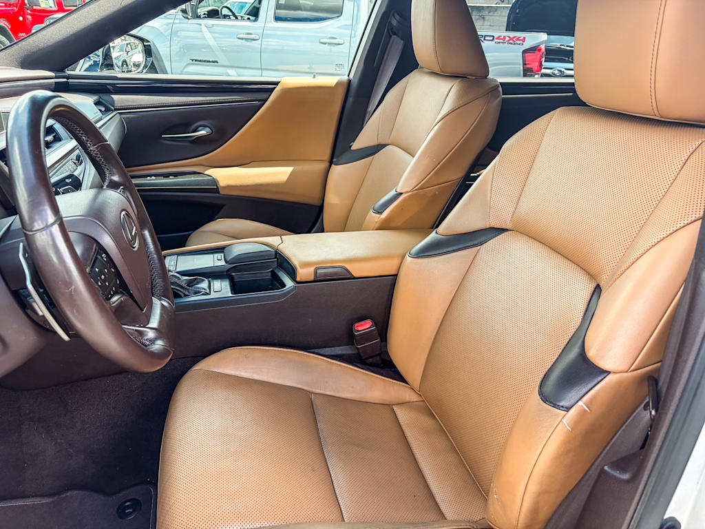 Thumbnail: 2019 Lexus ES - 11
