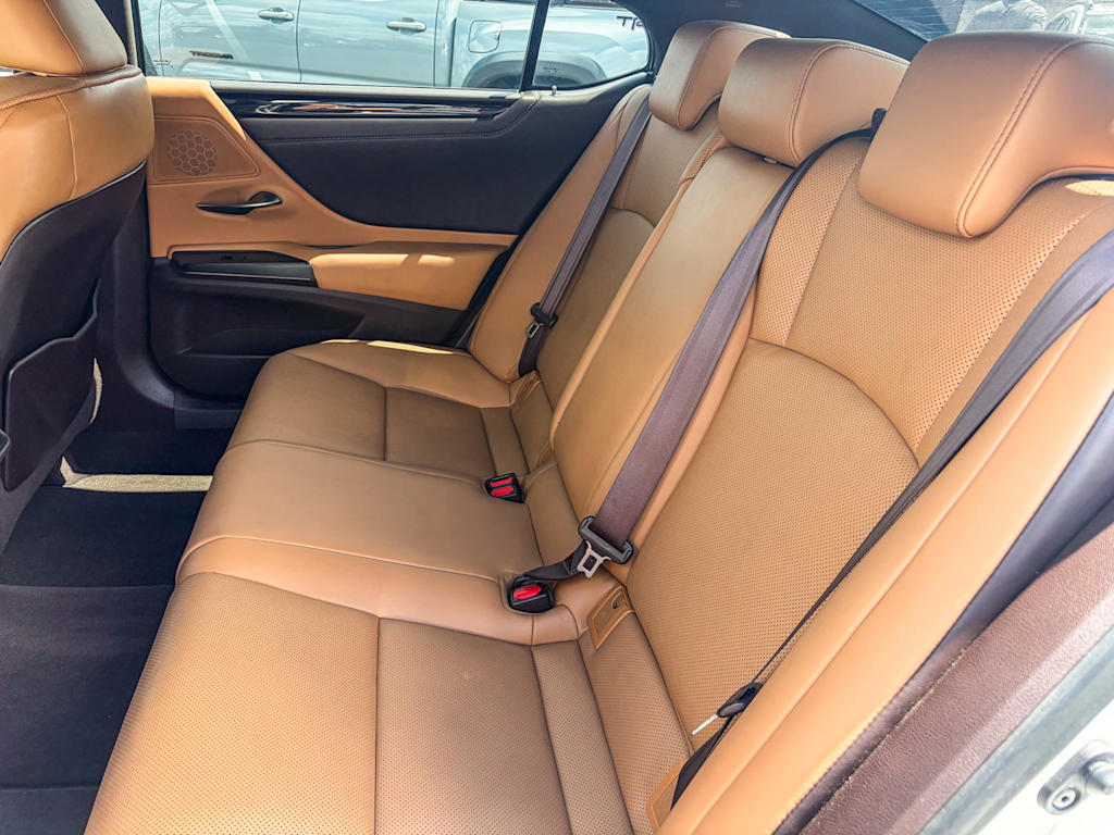 Thumbnail: 2019 Lexus ES - 12