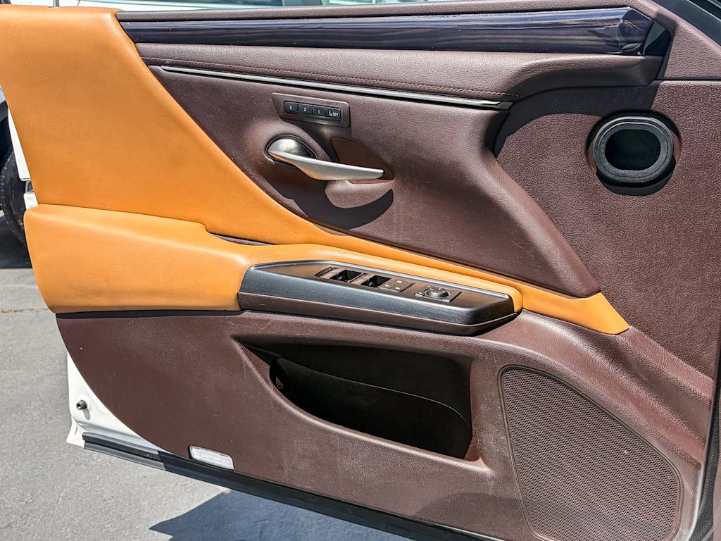 Thumbnail: 2019 Lexus ES - 22