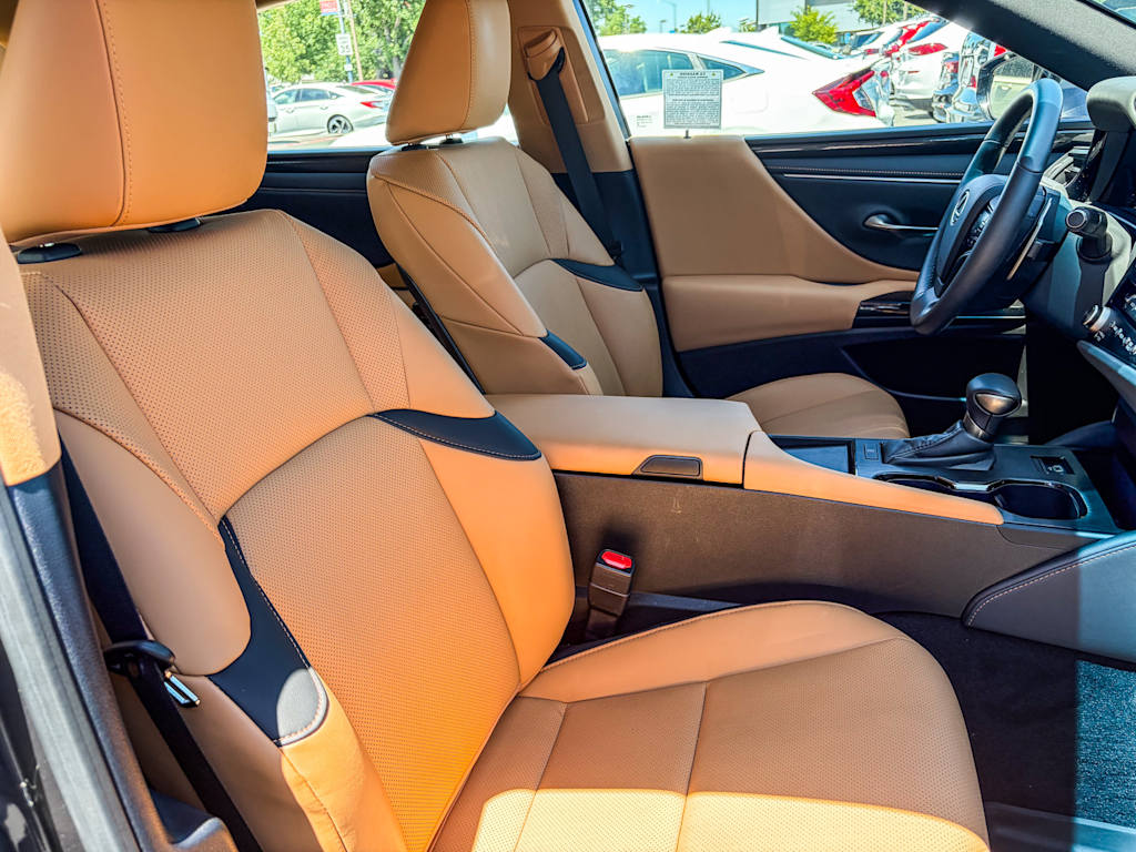 Thumbnail: 2025 Lexus ES - 10