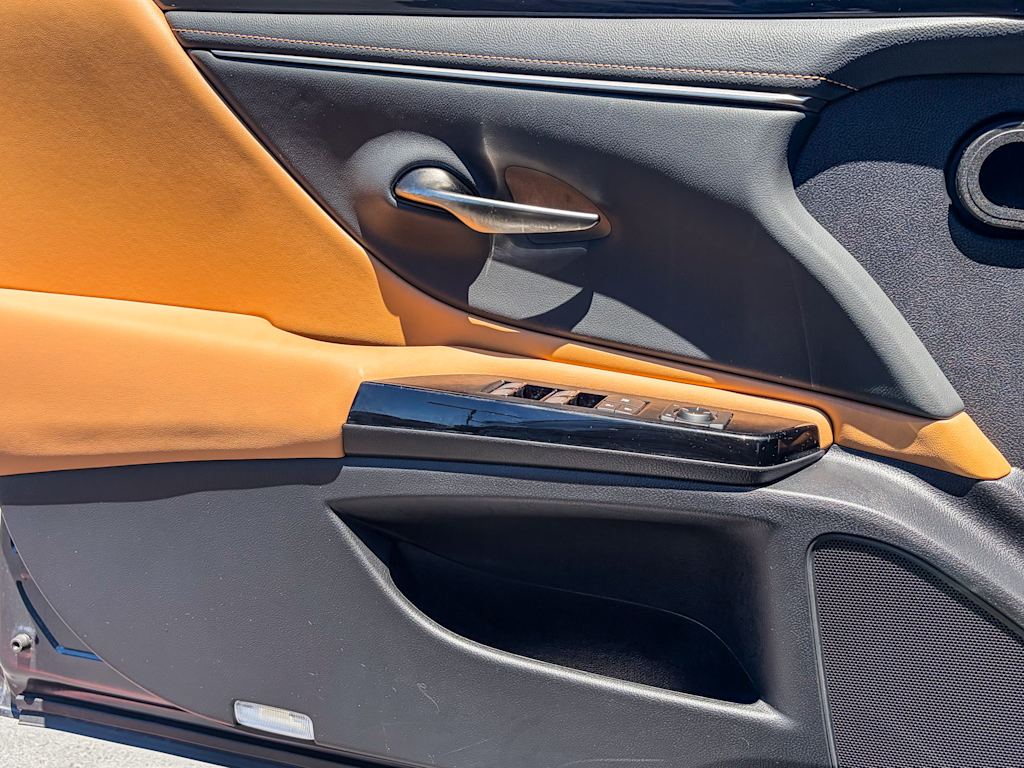 Thumbnail: 2025 Lexus ES - 23
