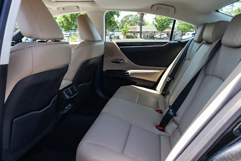 2021 Lexus ES 250 11
